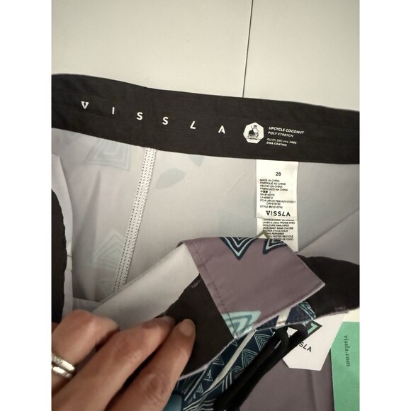 VISSLA Mens SQUIGGY 18.5 Board Shorts  Size 28  Tribal Tropics Dusty Lilac NWT - Picture 2 of 10